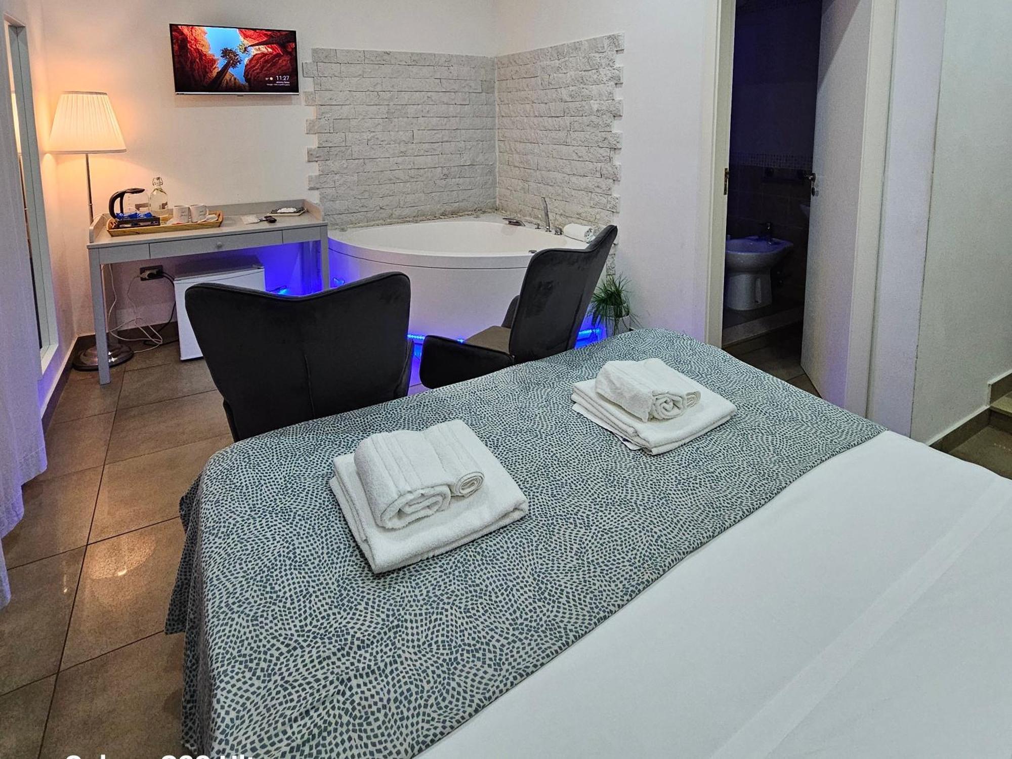 B&B Napoli Centrale Room&Jacuzzi Ngoại thất bức ảnh