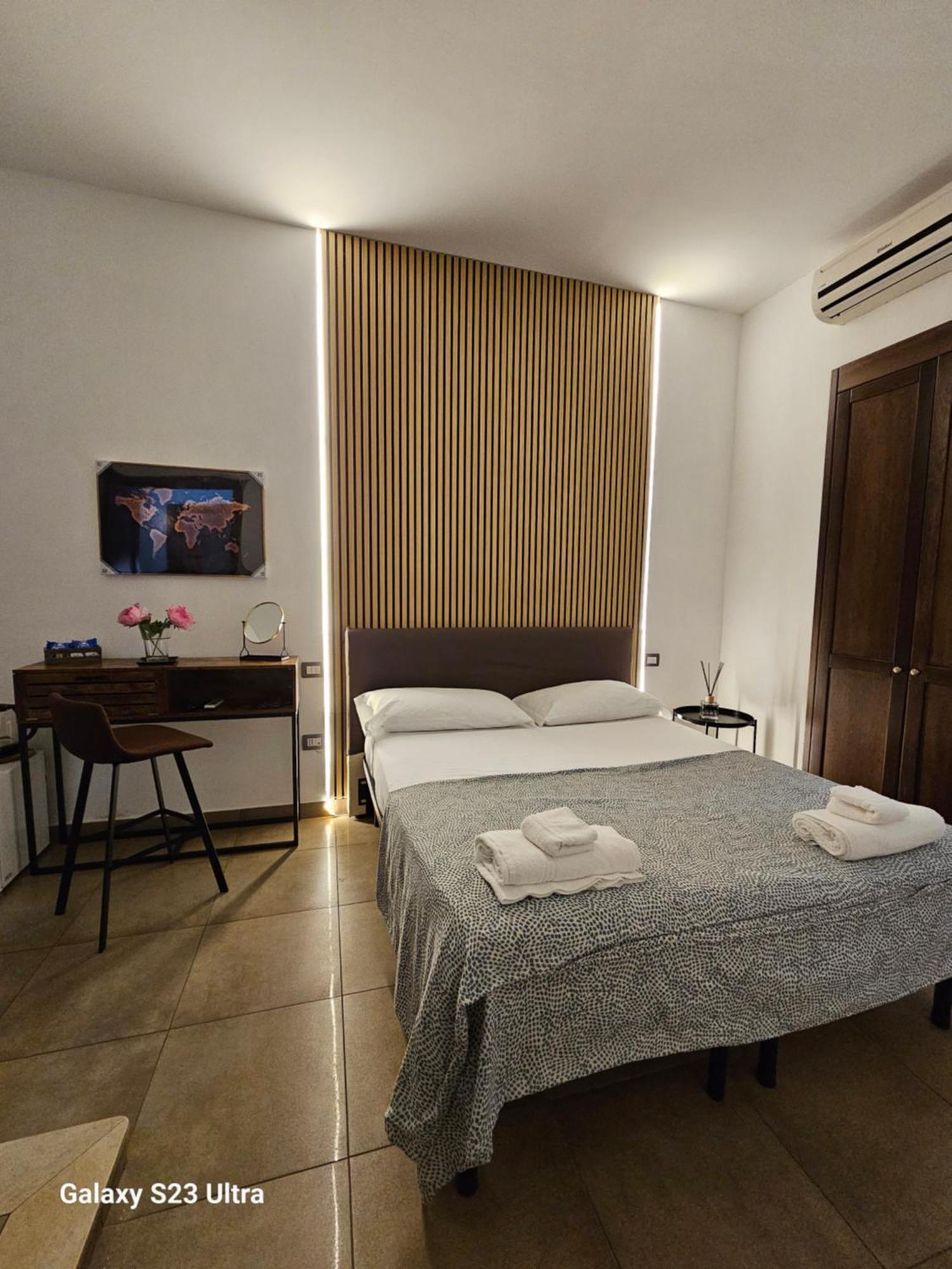 B&B Napoli Centrale Room&Jacuzzi Phòng bức ảnh