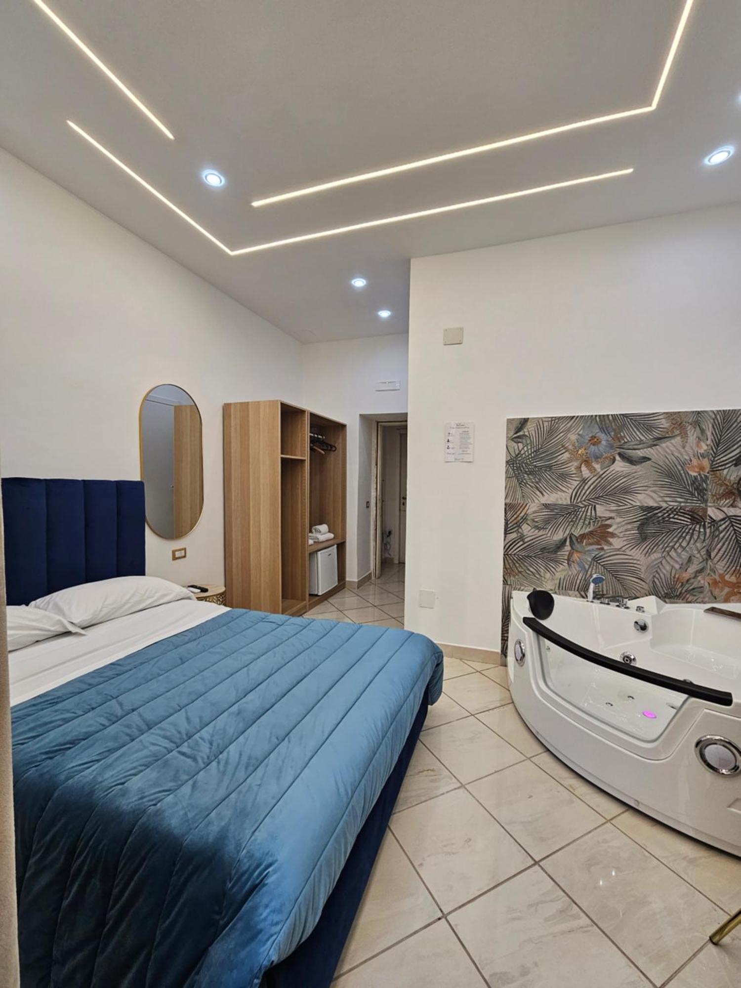 B&B Napoli Centrale Room&Jacuzzi Ngoại thất bức ảnh